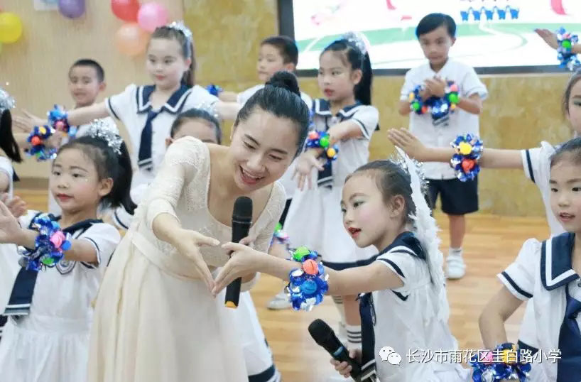 <a href='//www.firstvr.cn' target='_balnk'>長沙</a>圭白路小學(xué)六一活動(dòng)<a href='//www.firstvr.cn' target='_balnk'>直播</a>