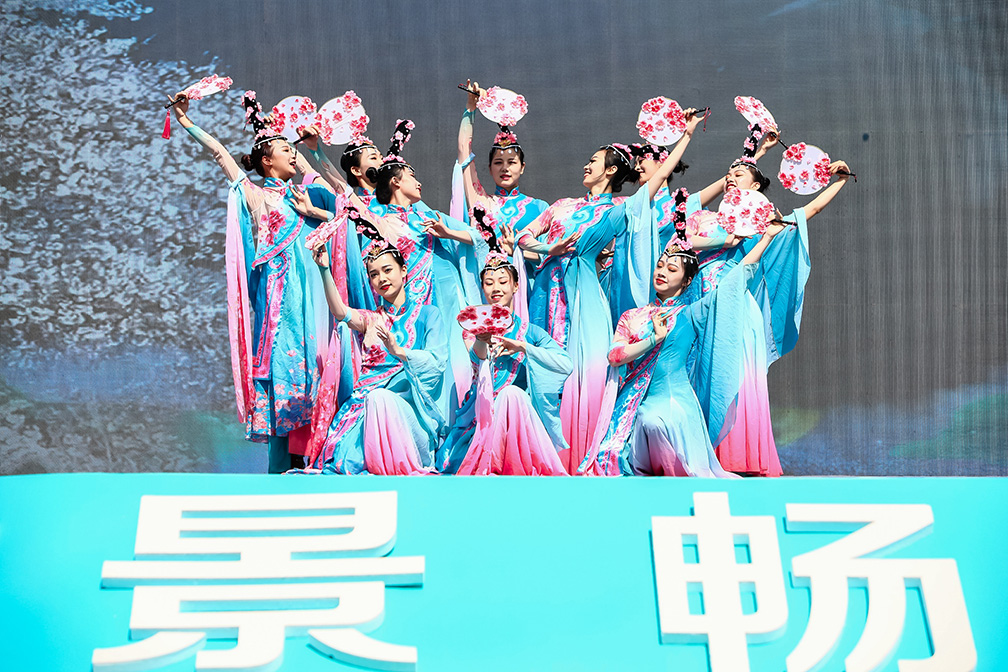 走進(jìn)雨花照片<a href='//www.firstvr.cn' target='_balnk'>直播</a>